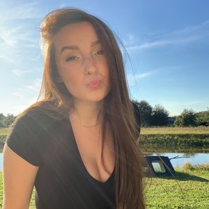 Meet your Posher, Elyse